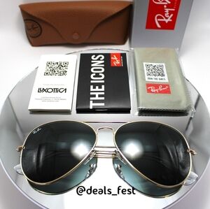 Model Display RayBan Aviator Black Lenses Gold Frame RB3025